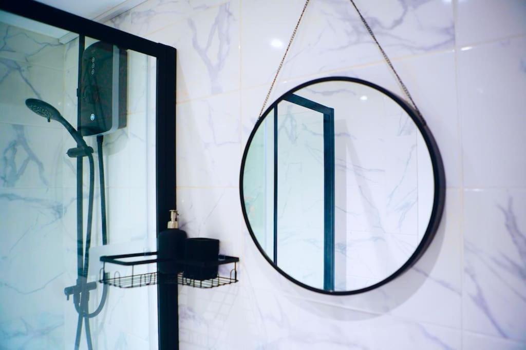 Perfect 1 Bed Apartment Sleeps 5 1 Kingsize Bed 1 Double Sofabed One Single Mattress Free Parking Wifi Good Transport Network Shopping Holiday Makers Families Contractors In North London Енфийлд Екстериор снимка
