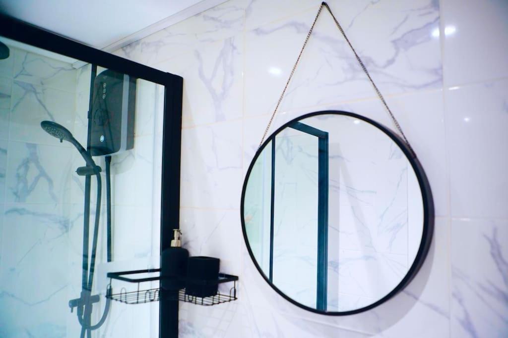 Perfect 1 Bed Apartment Sleeps 5 1 Kingsize Bed 1 Double Sofabed One Single Mattress Free Parking Wifi Good Transport Network Shopping Holiday Makers Families Contractors In North London Енфийлд Екстериор снимка