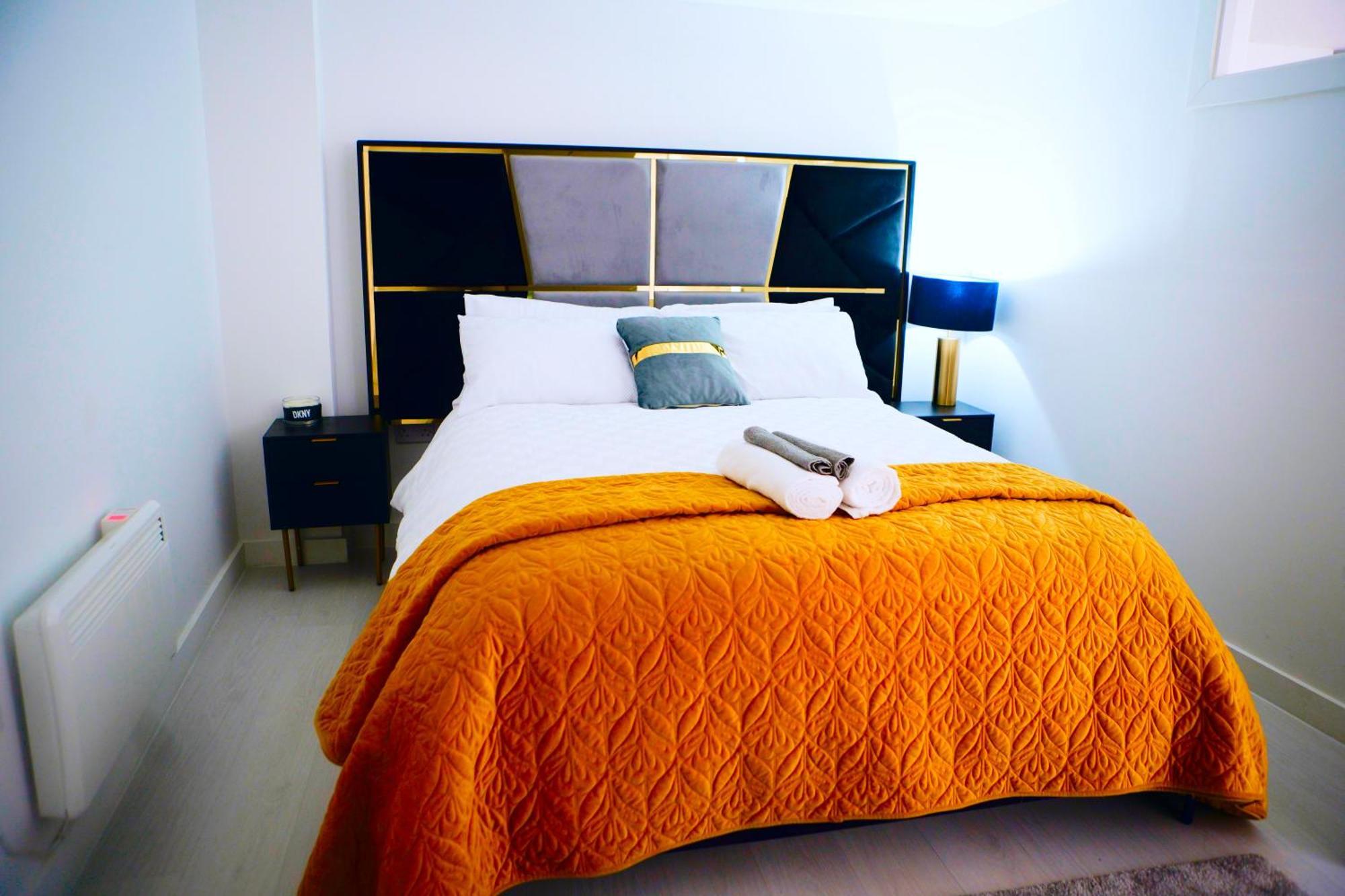 Perfect 1 Bed Apartment Sleeps 5 1 Kingsize Bed 1 Double Sofabed One Single Mattress Free Parking Wifi Good Transport Network Shopping Holiday Makers Families Contractors In North London Енфийлд Екстериор снимка